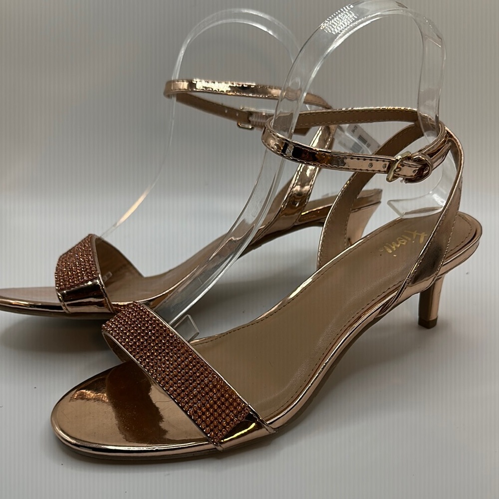 FIONI Sz 8 Rose Gold Rhinestone Heels Shimmery Patent Finish Ankle Strap NEW - Picture 4 of 7